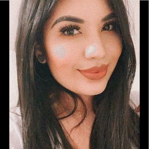 Meet your posher, Valeria!